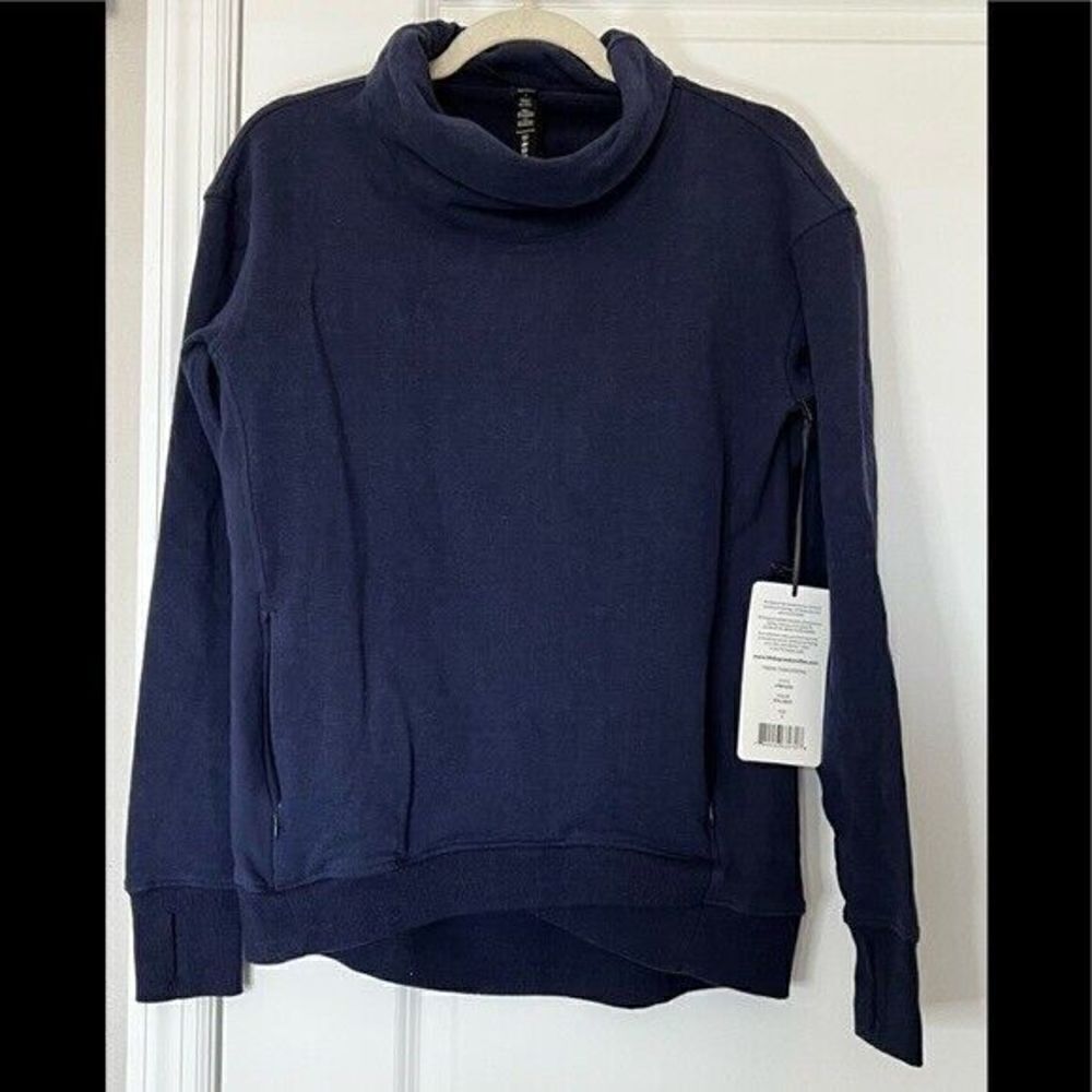 90 degree turtle neck womens sweater in navy blue long sleeves & pockets Small